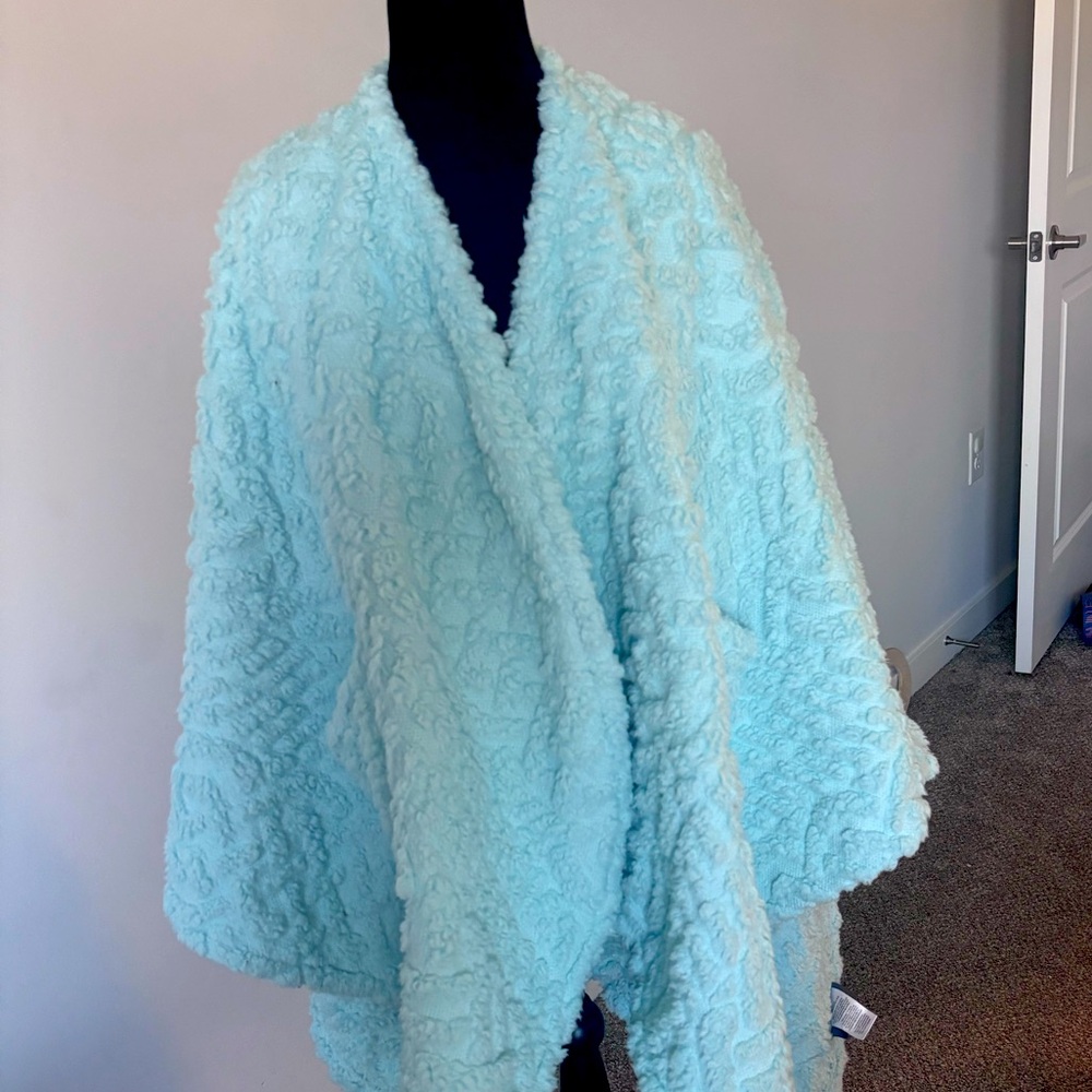 Berkshire Cable Sherpa Cape Throw